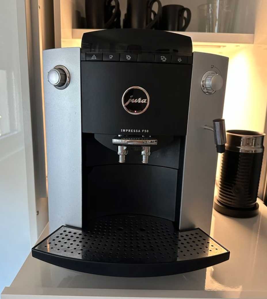 Bild von einem Kaffeevollautomaten Jura Impressa F50