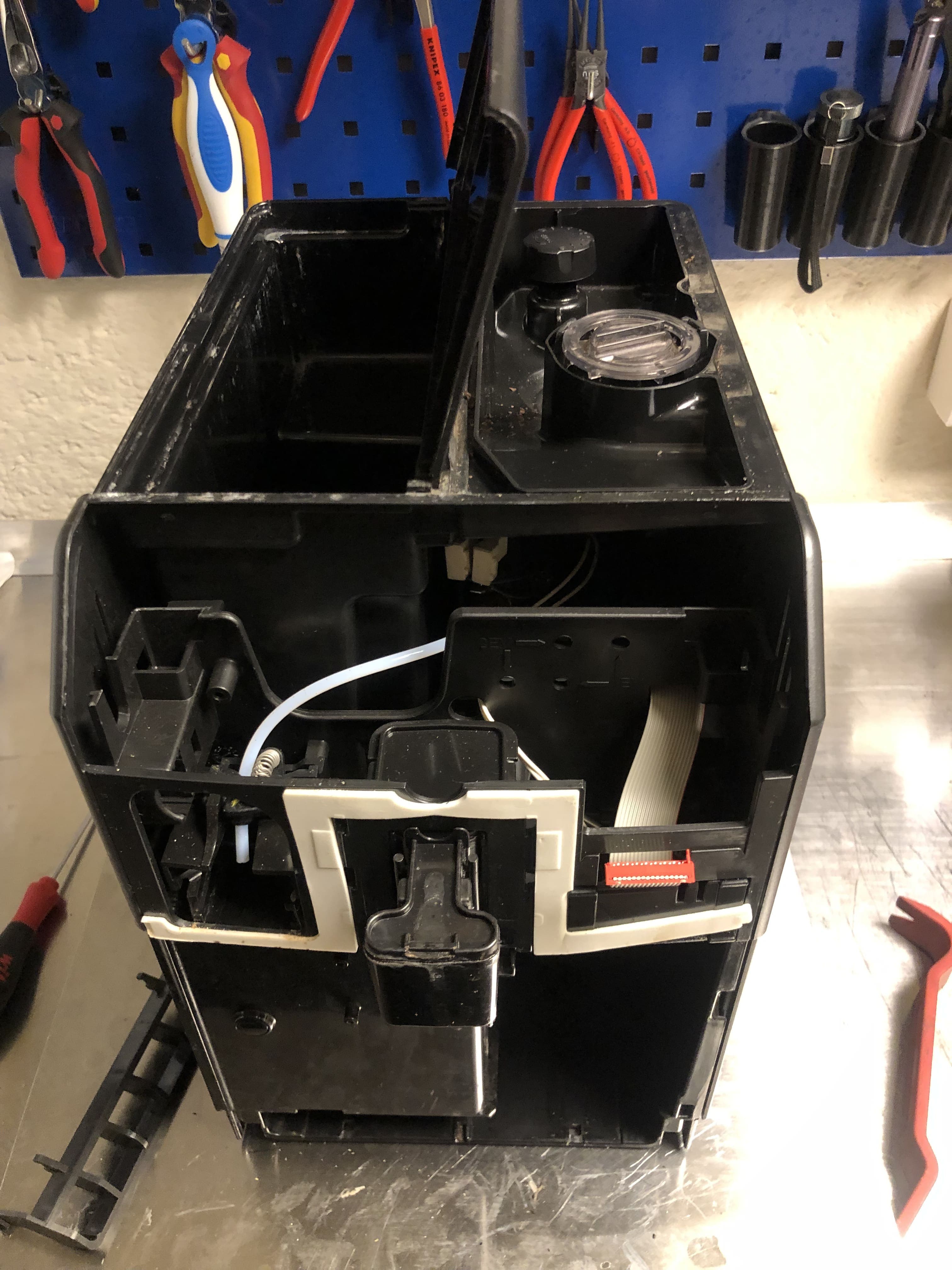 Reparatur eines Kaffeevollautomaten