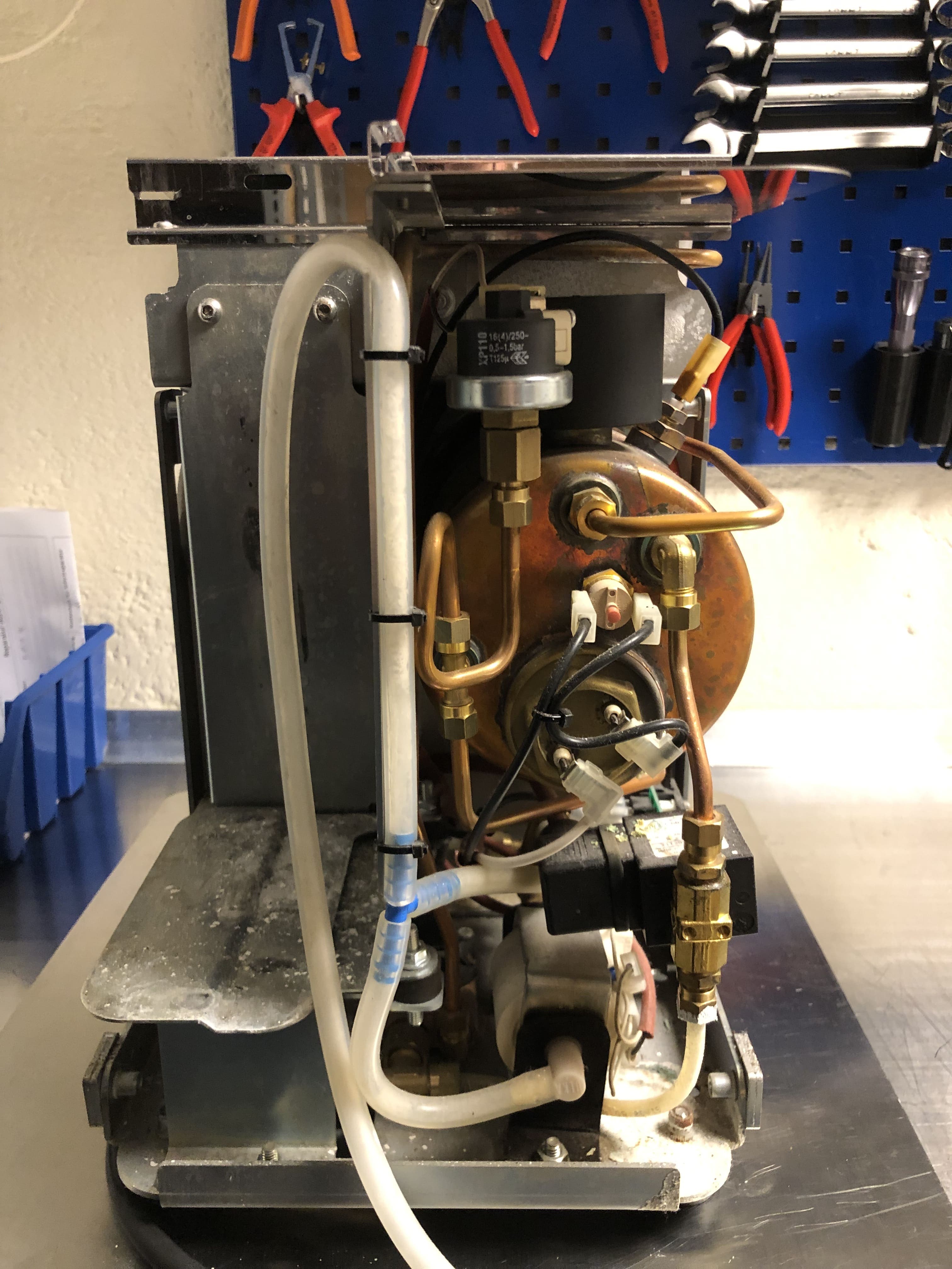 Aufgeschraubte Siebträgermaschine