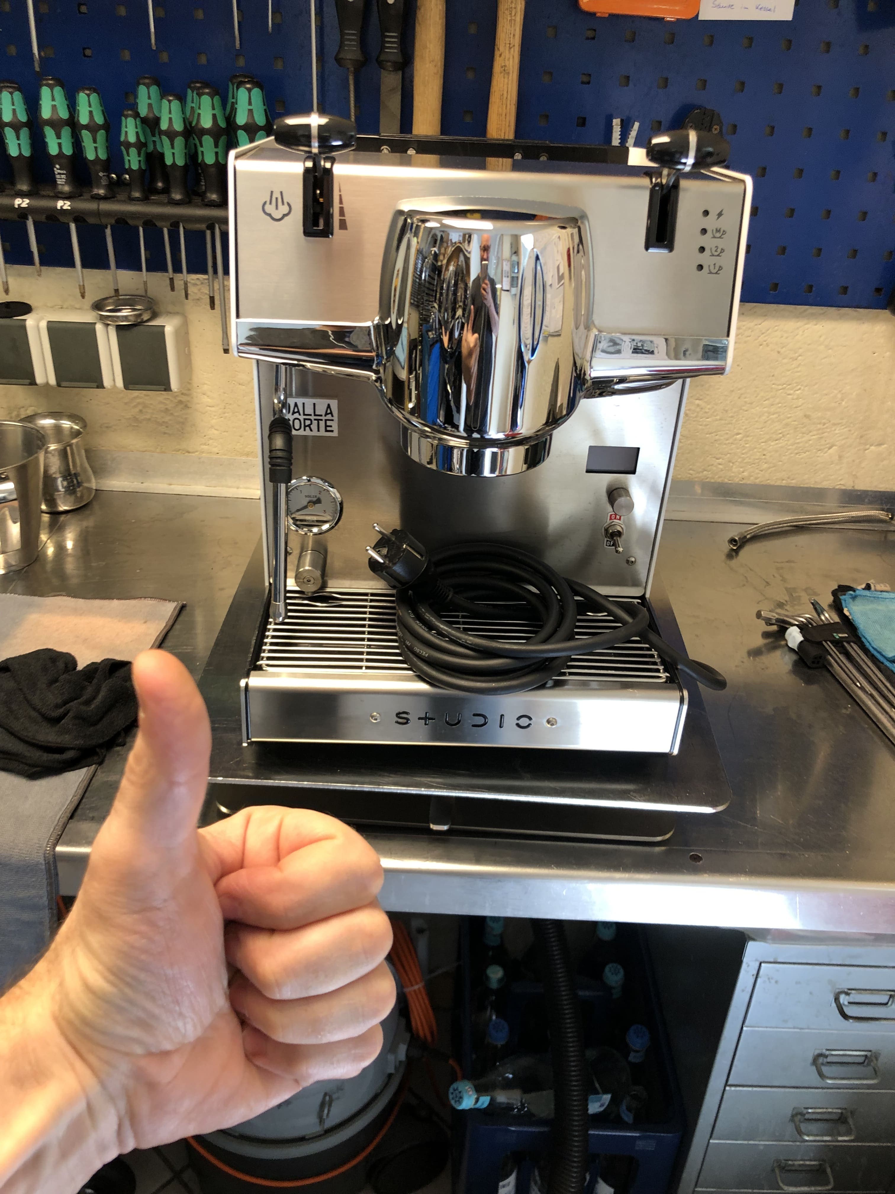 Die Siebträgermaschine ist repariert